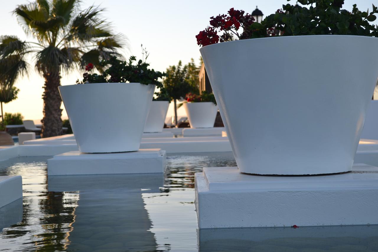 Maison Des Lys - Luxury Suites Akrotírion Esterno foto